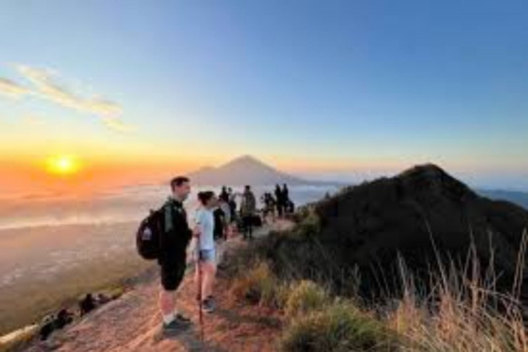 Bali: Mount Batur Sunrise Trekking & Hot Spring Experience with Breakfast
